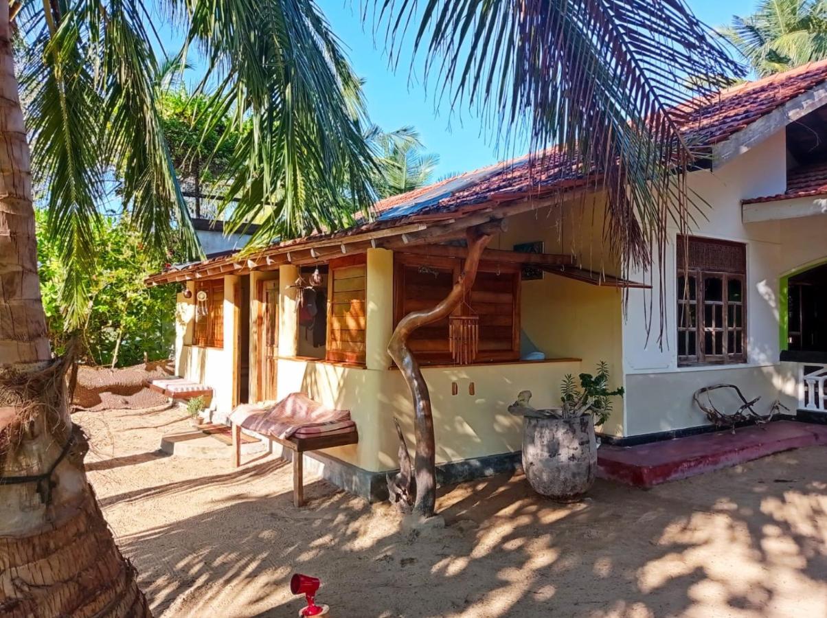 Kite House Cafe Bed & Breakfast Kalpitiya Exterior photo