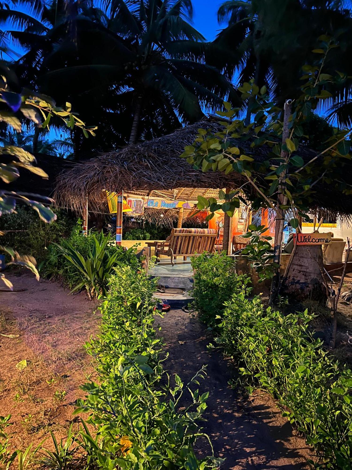 Kite House Cafe Bed & Breakfast Kalpitiya Exterior photo